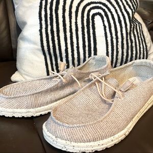 Womens Hey Dudes size 9